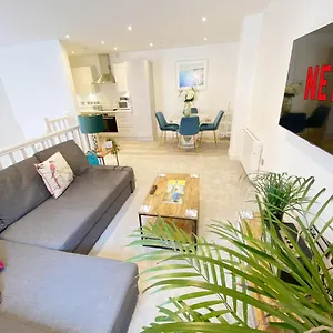 The Seaside Maisonette. Free Parking/close To Town Bournemouth