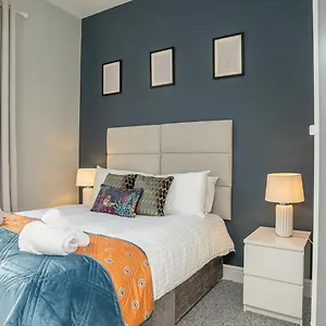  Apartment 2 Bdr & 1 Bdr At Queens Uni By Breaks